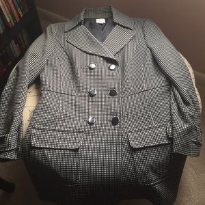 Halogen mid thigh double breasted coat.